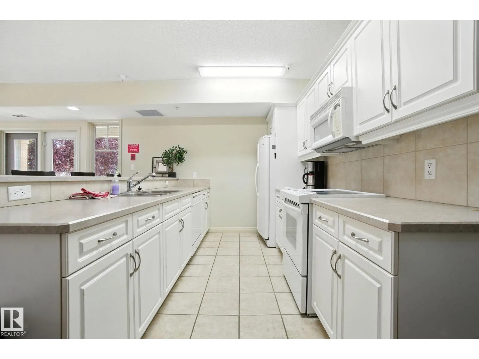 #305 9819 96A ST NW