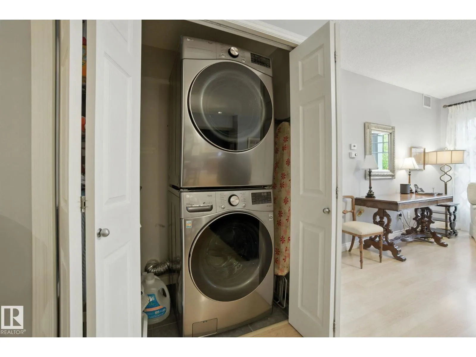 #305 9819 96A ST NW