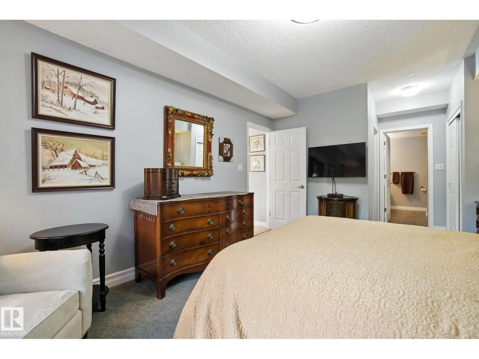 #305 9819 96A ST NW