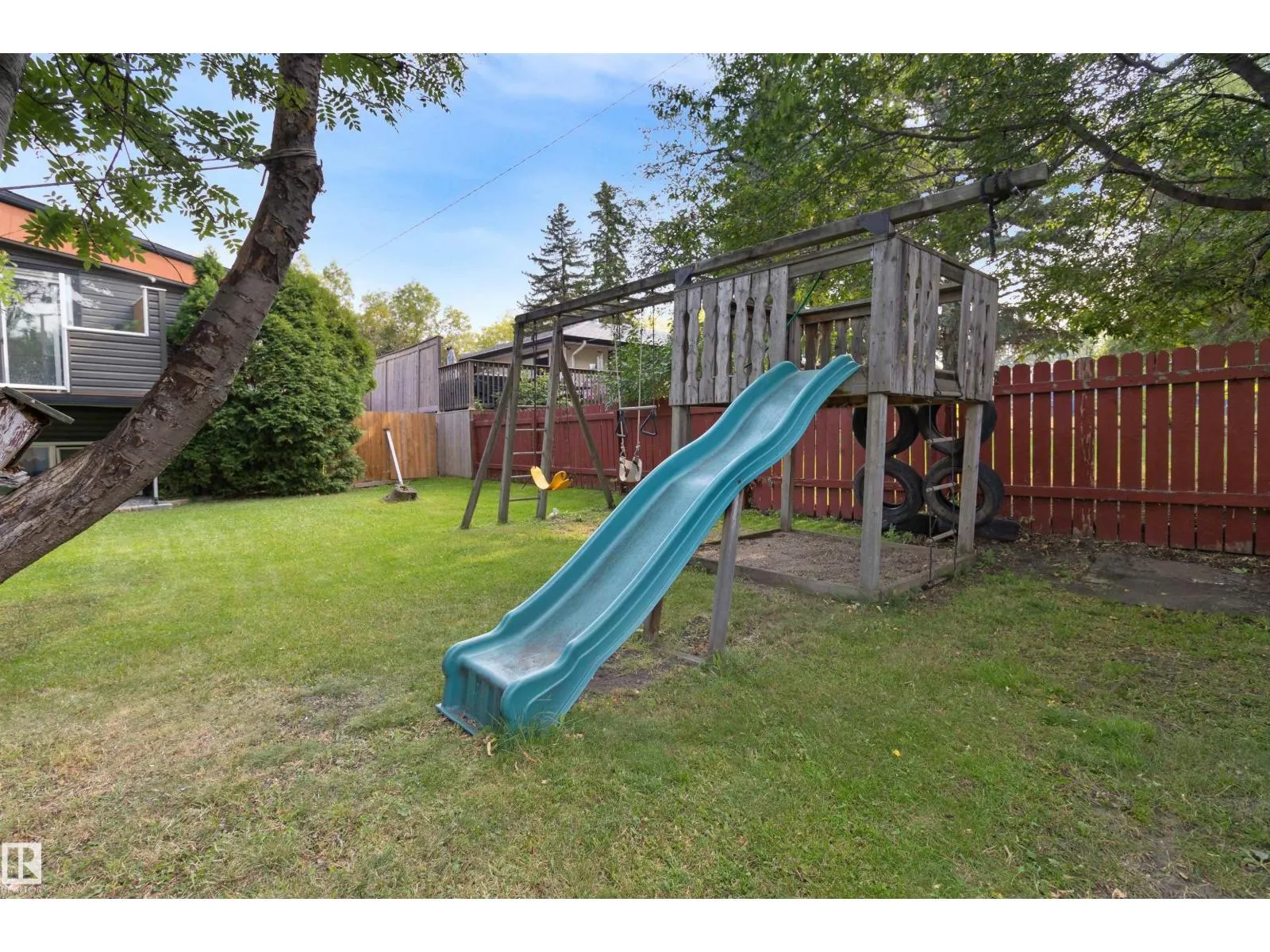 61 SPRUCE AV