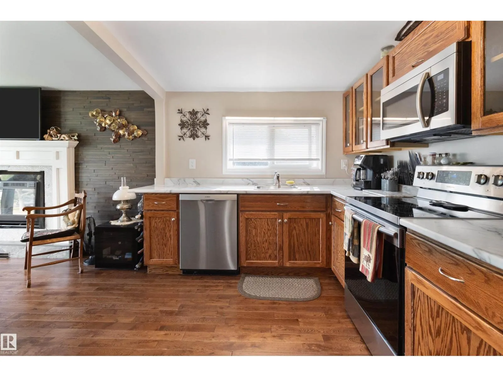 61 SPRUCE AV