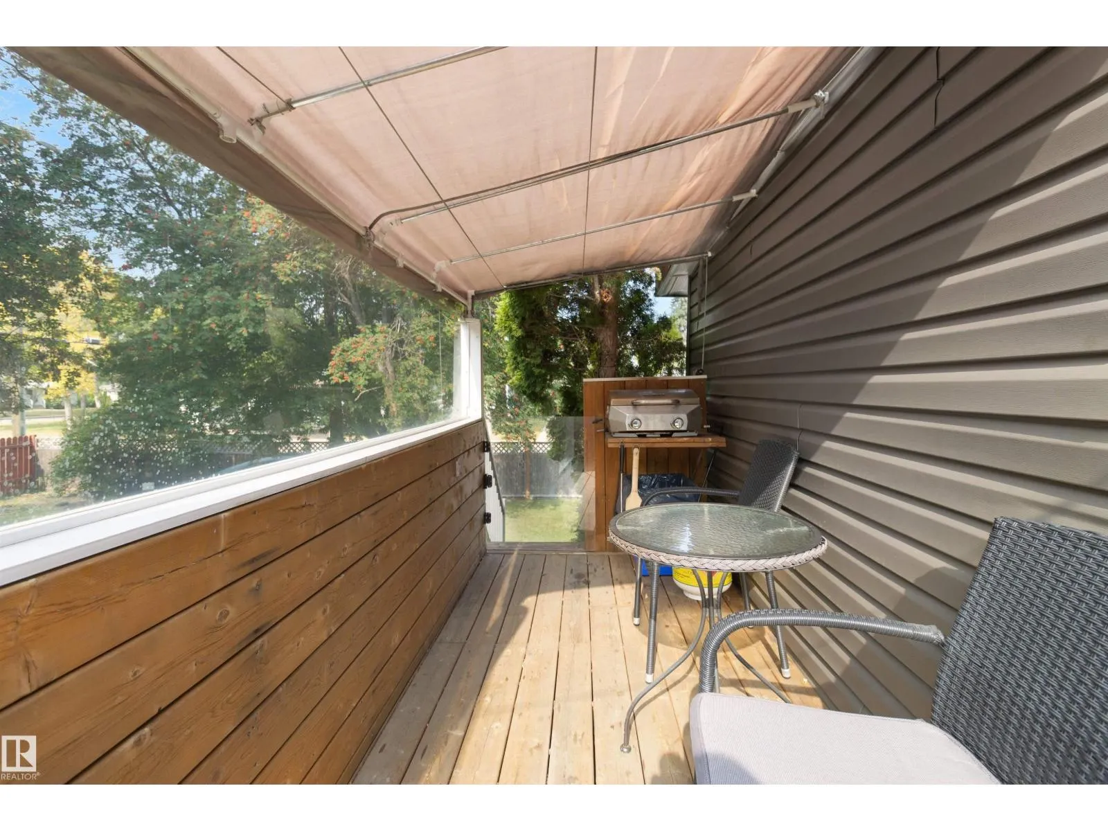 61 SPRUCE AV