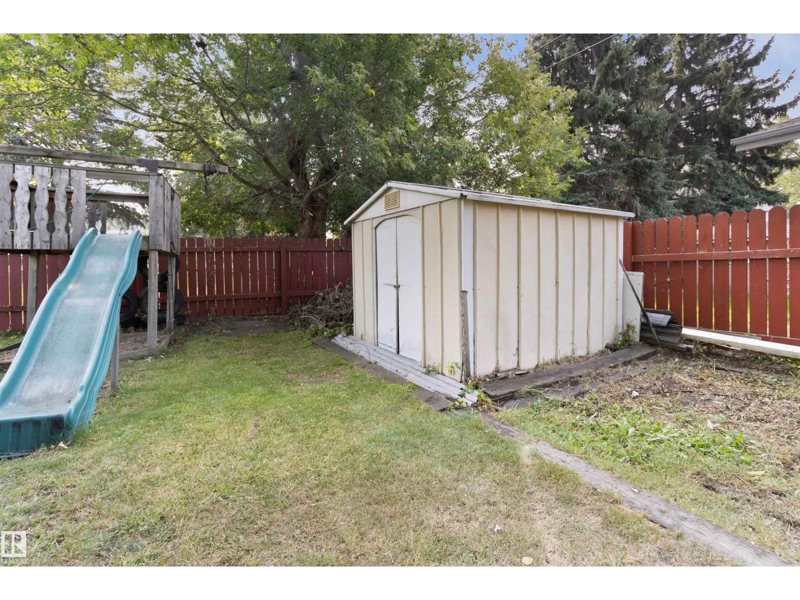 61 SPRUCE AV