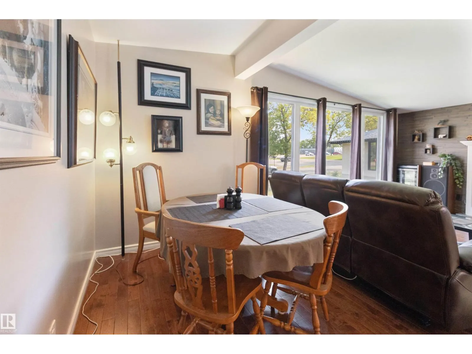 61 SPRUCE AV