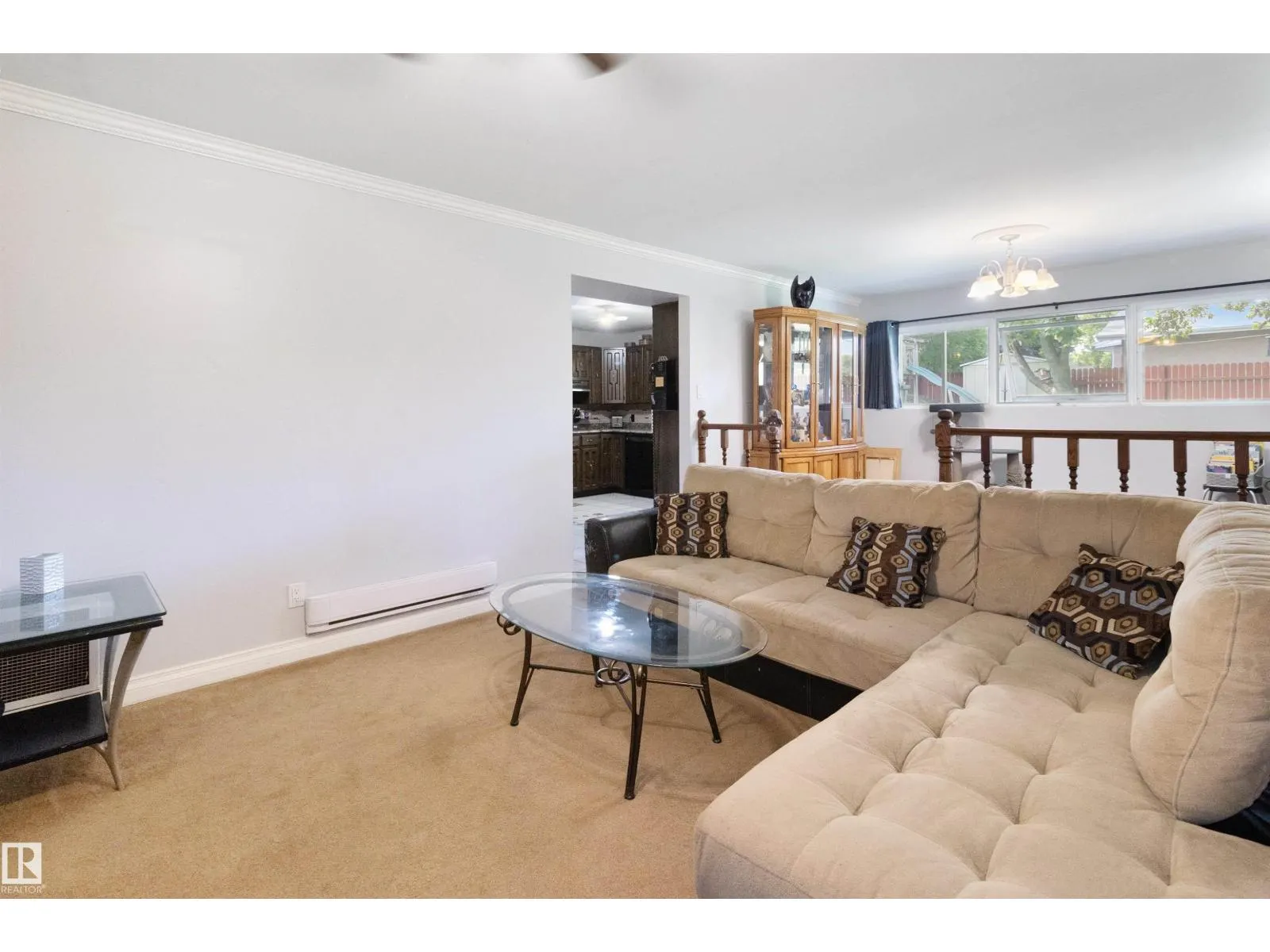 61 SPRUCE AV