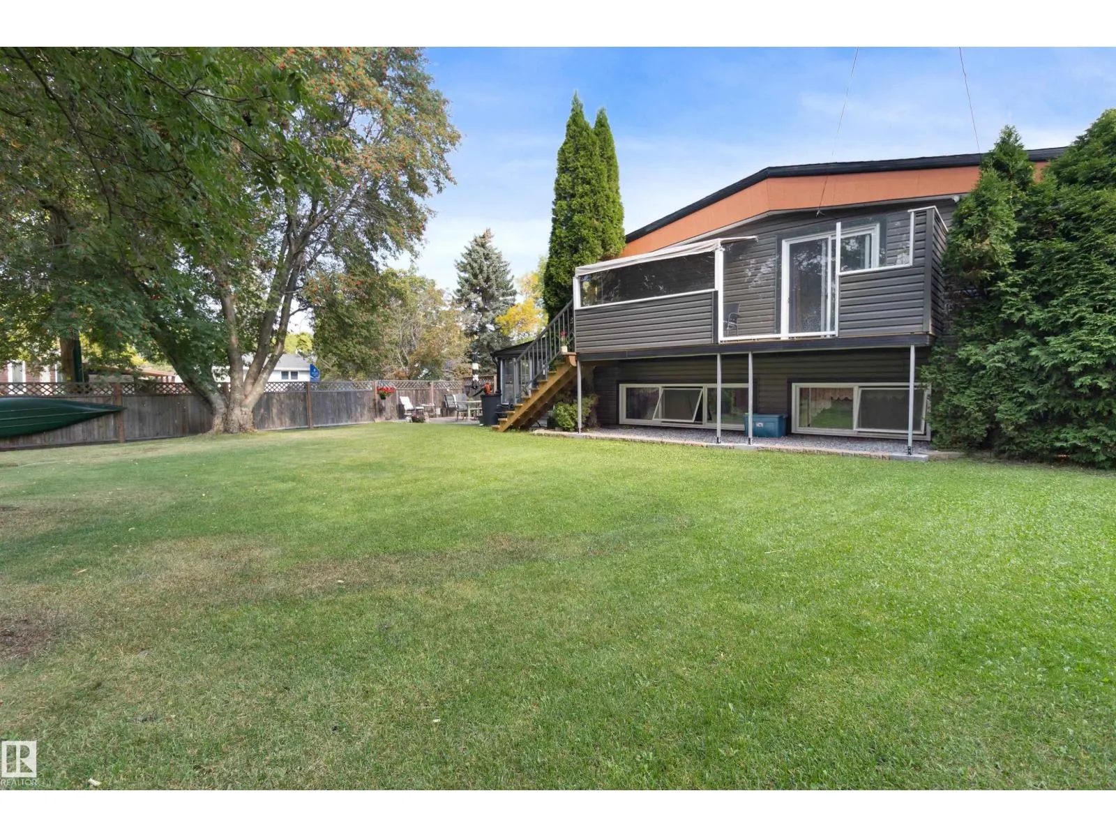 61 SPRUCE AV