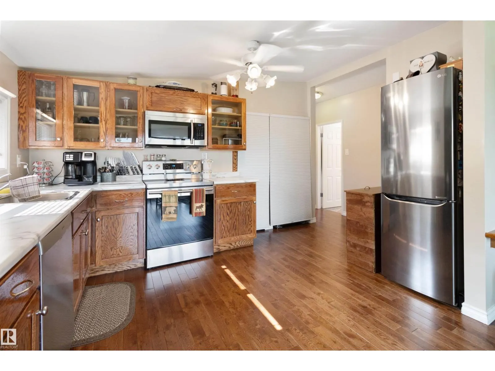 61 SPRUCE AV