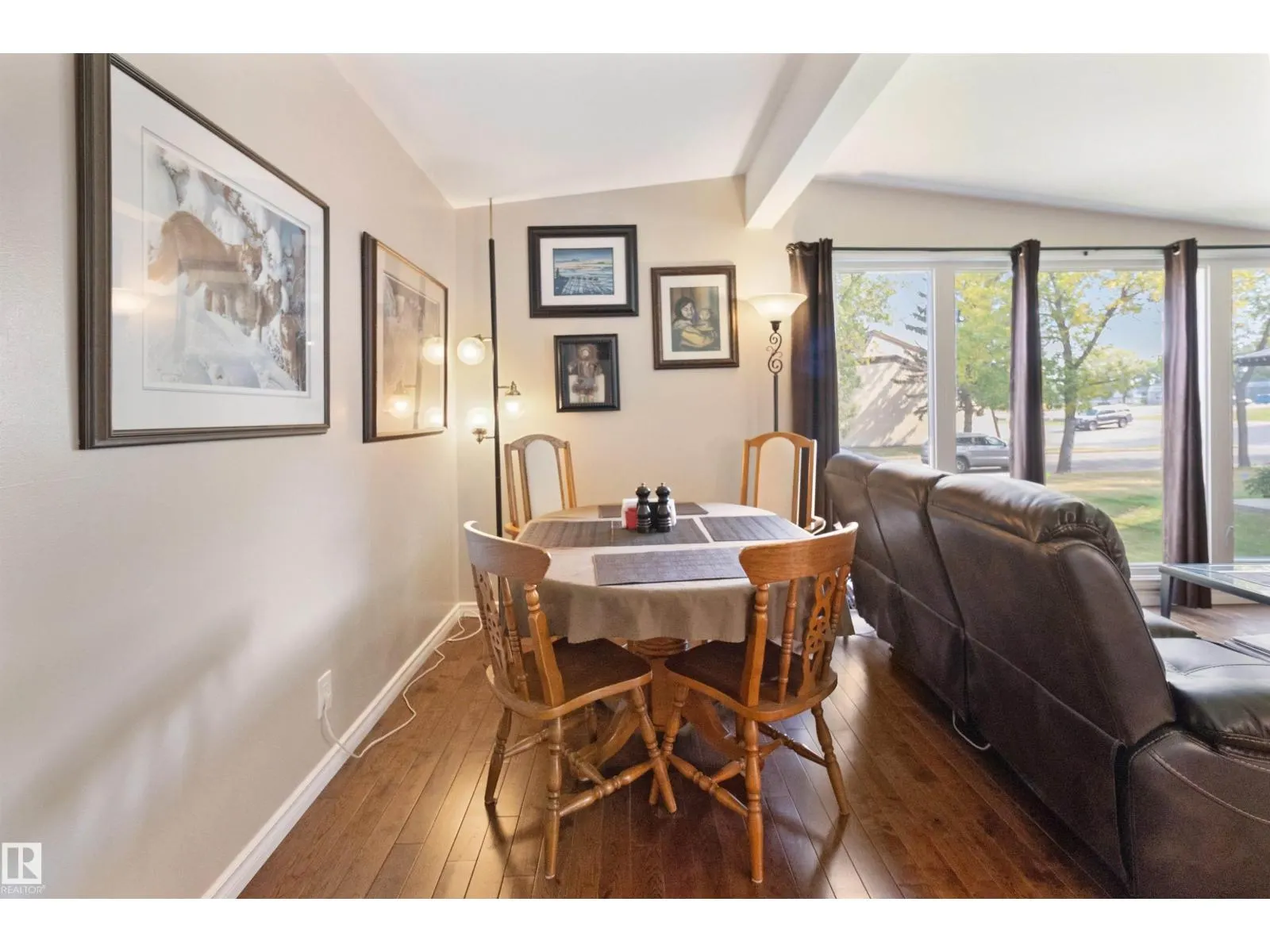 61 SPRUCE AV