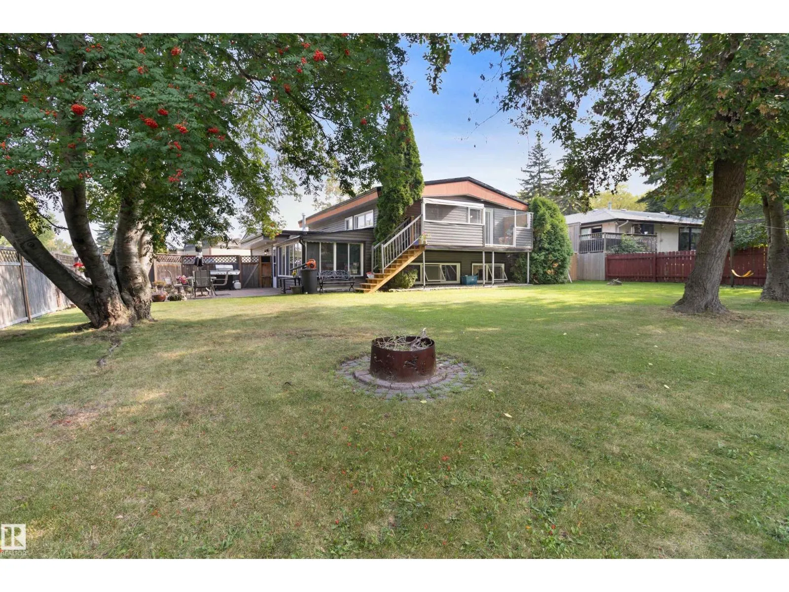 61 SPRUCE AV