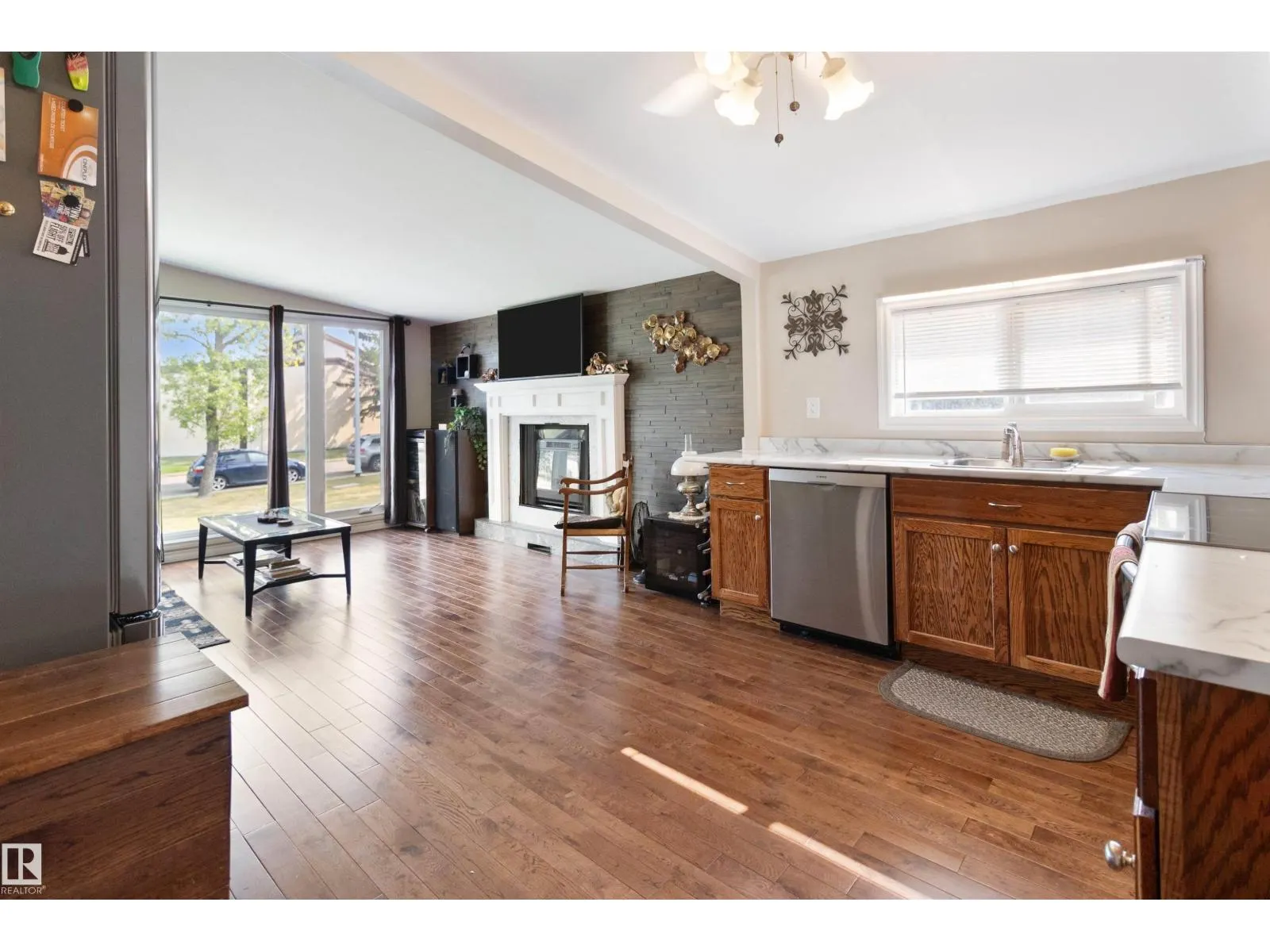 61 SPRUCE AV