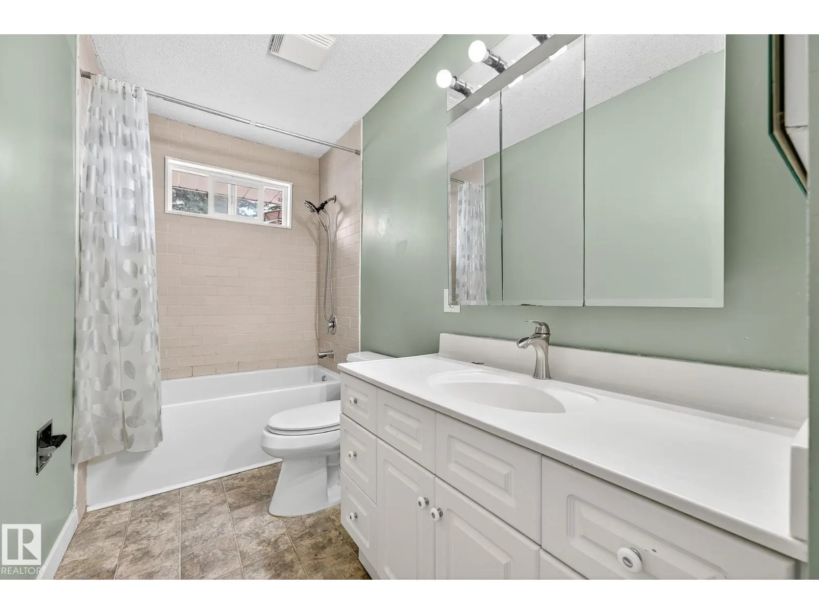 44 MARION DR