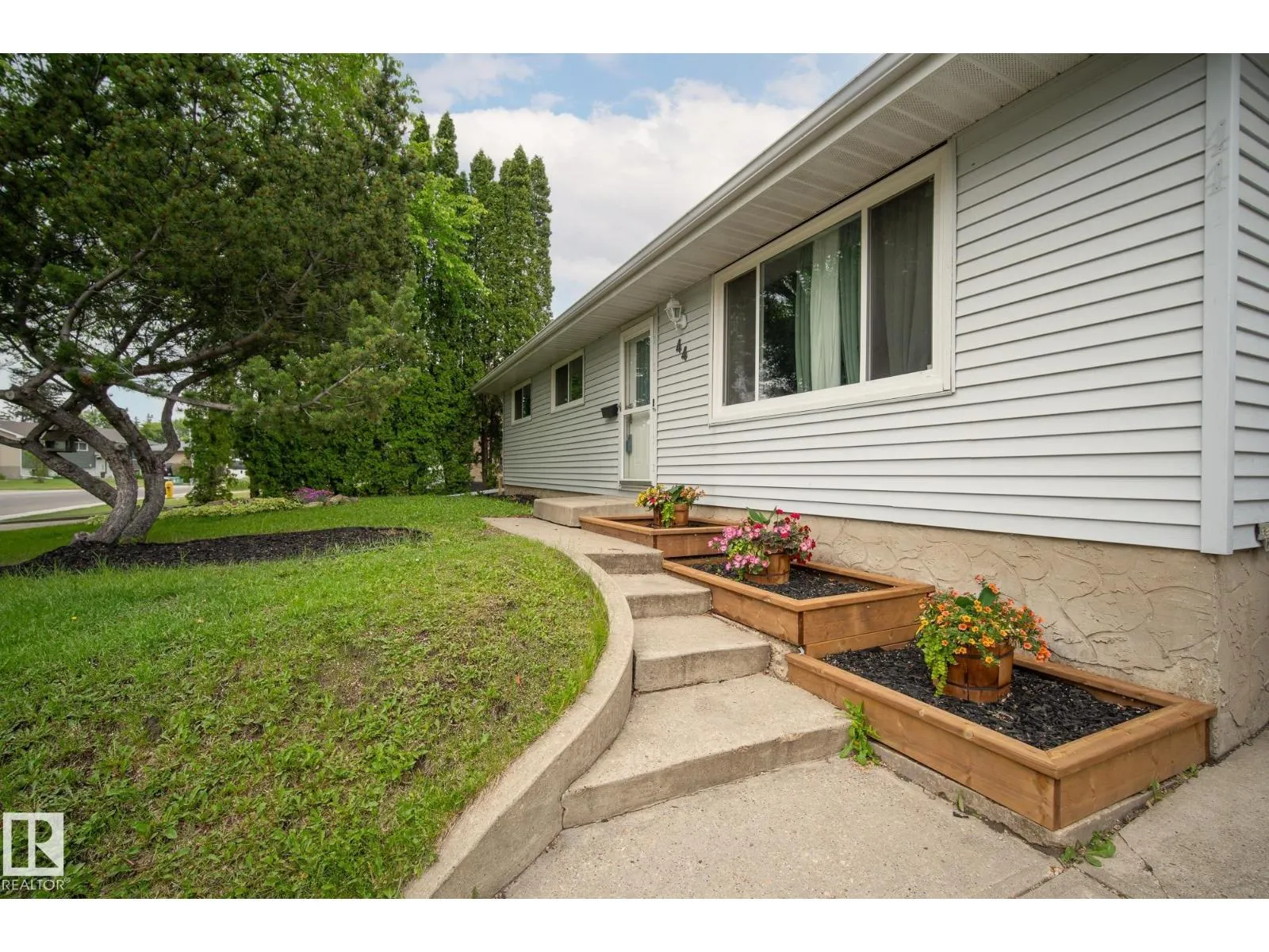 44 MARION DR