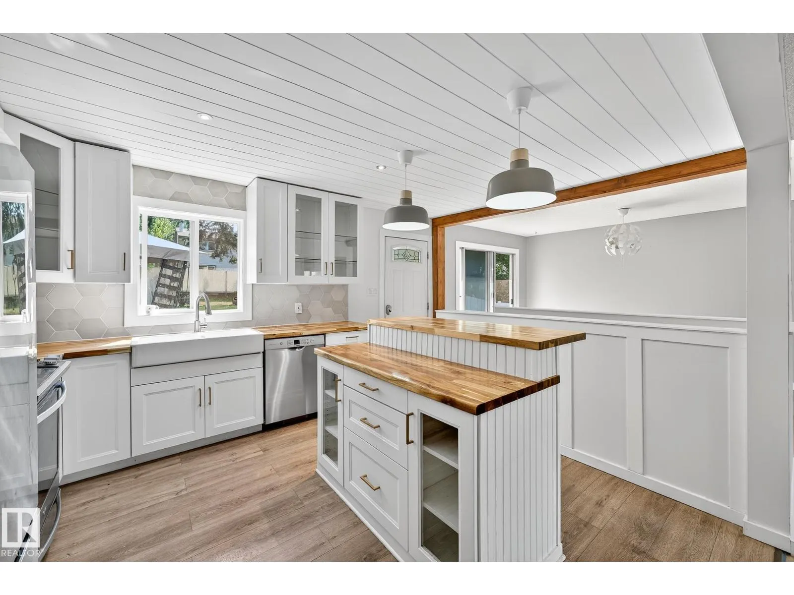 44 MARION DR