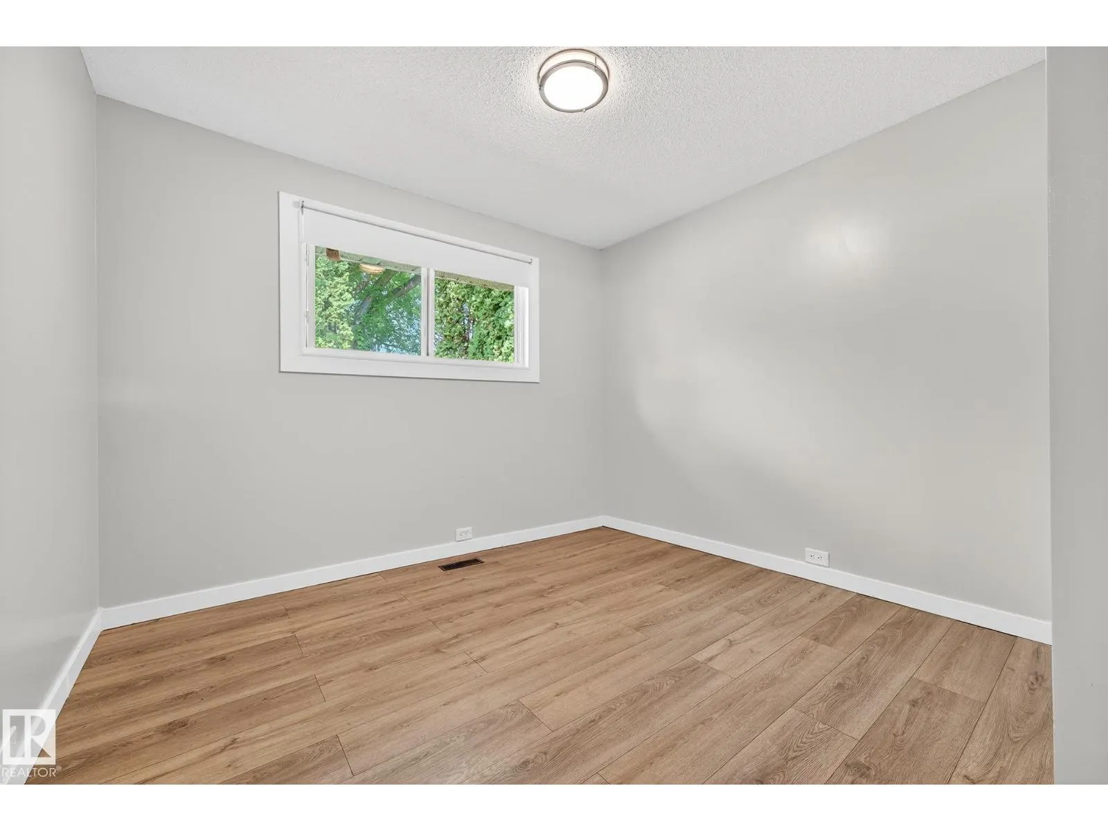 44 MARION DR
