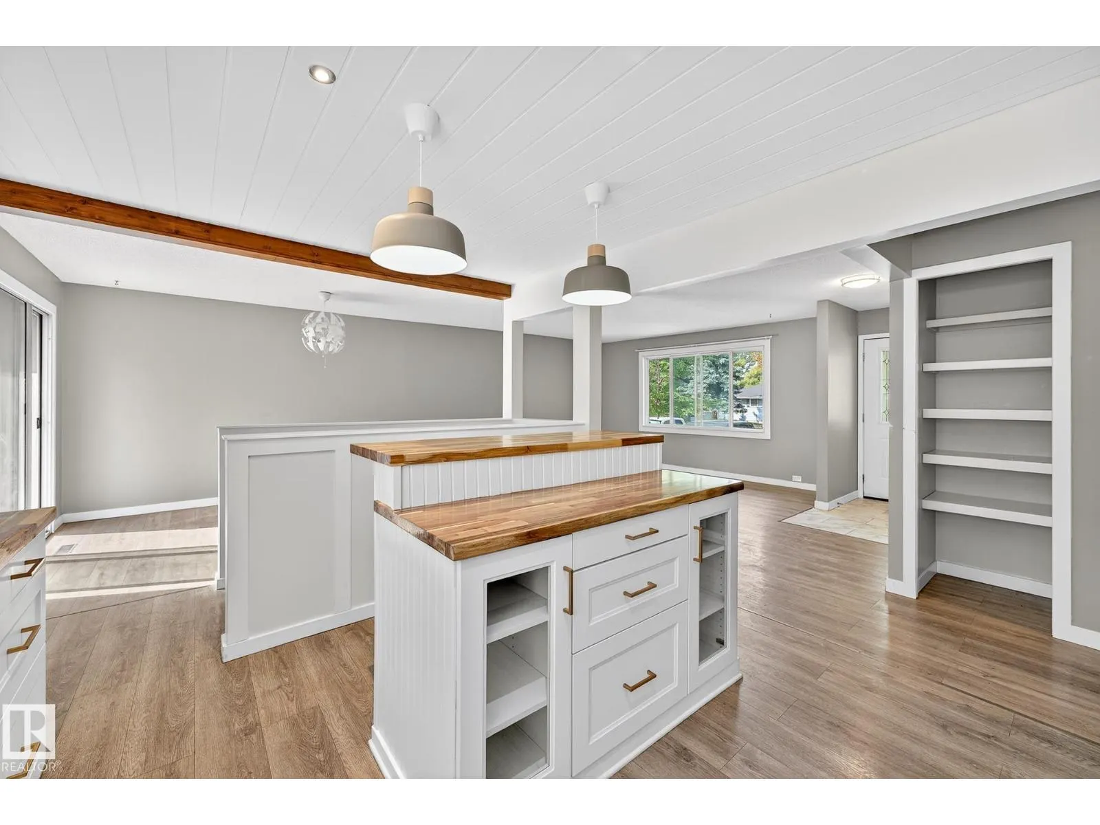 44 MARION DR
