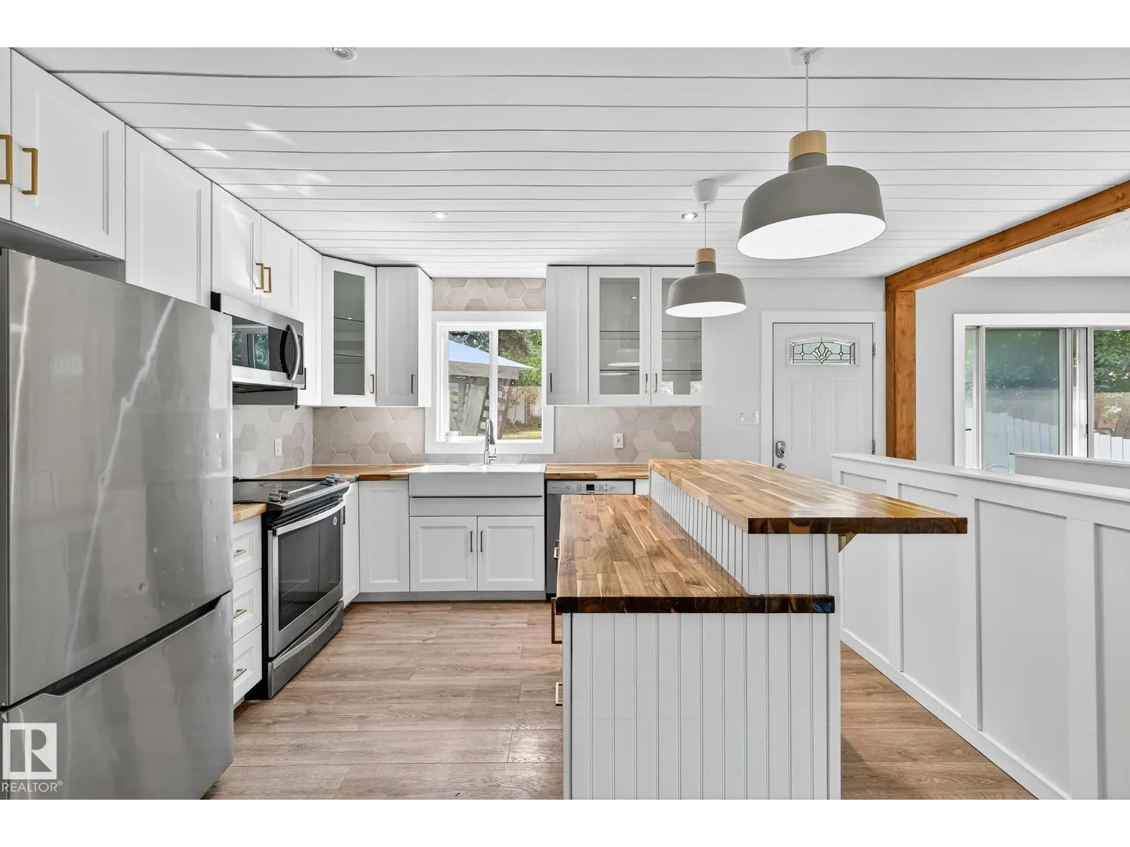 44 MARION DR