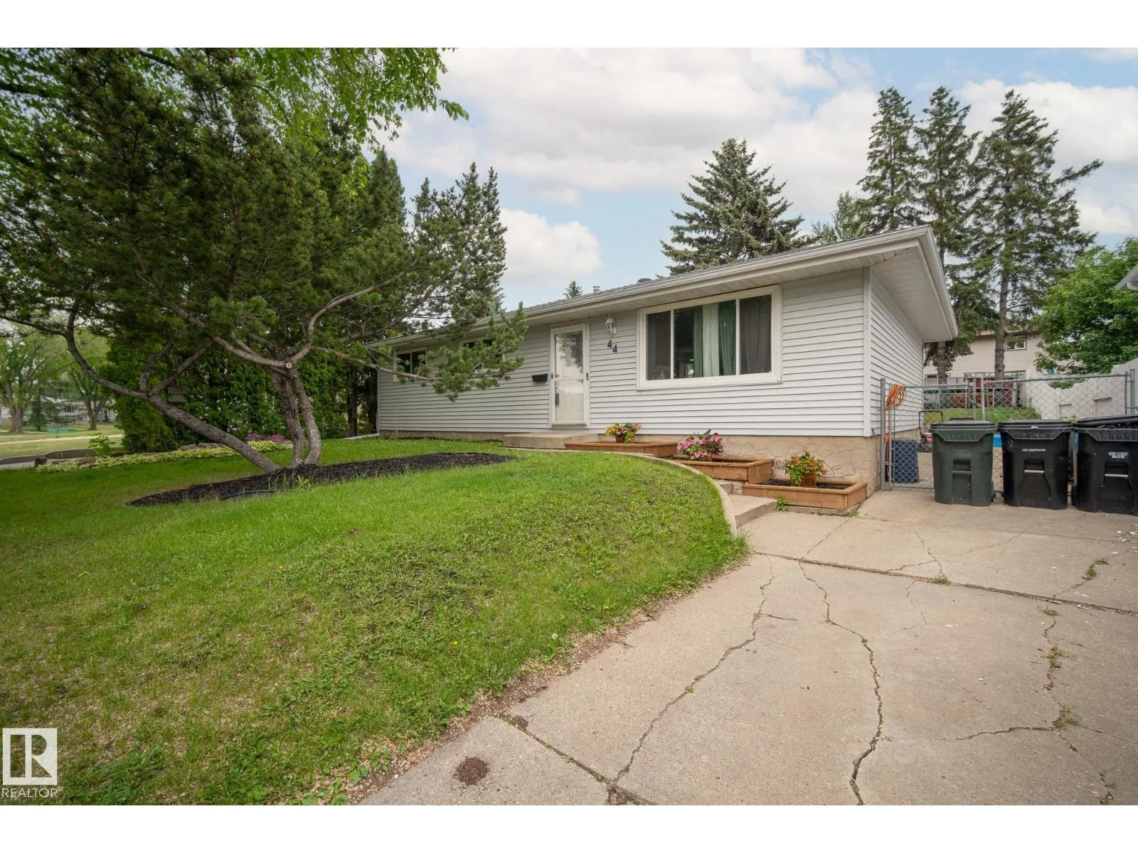 44 MARION DR