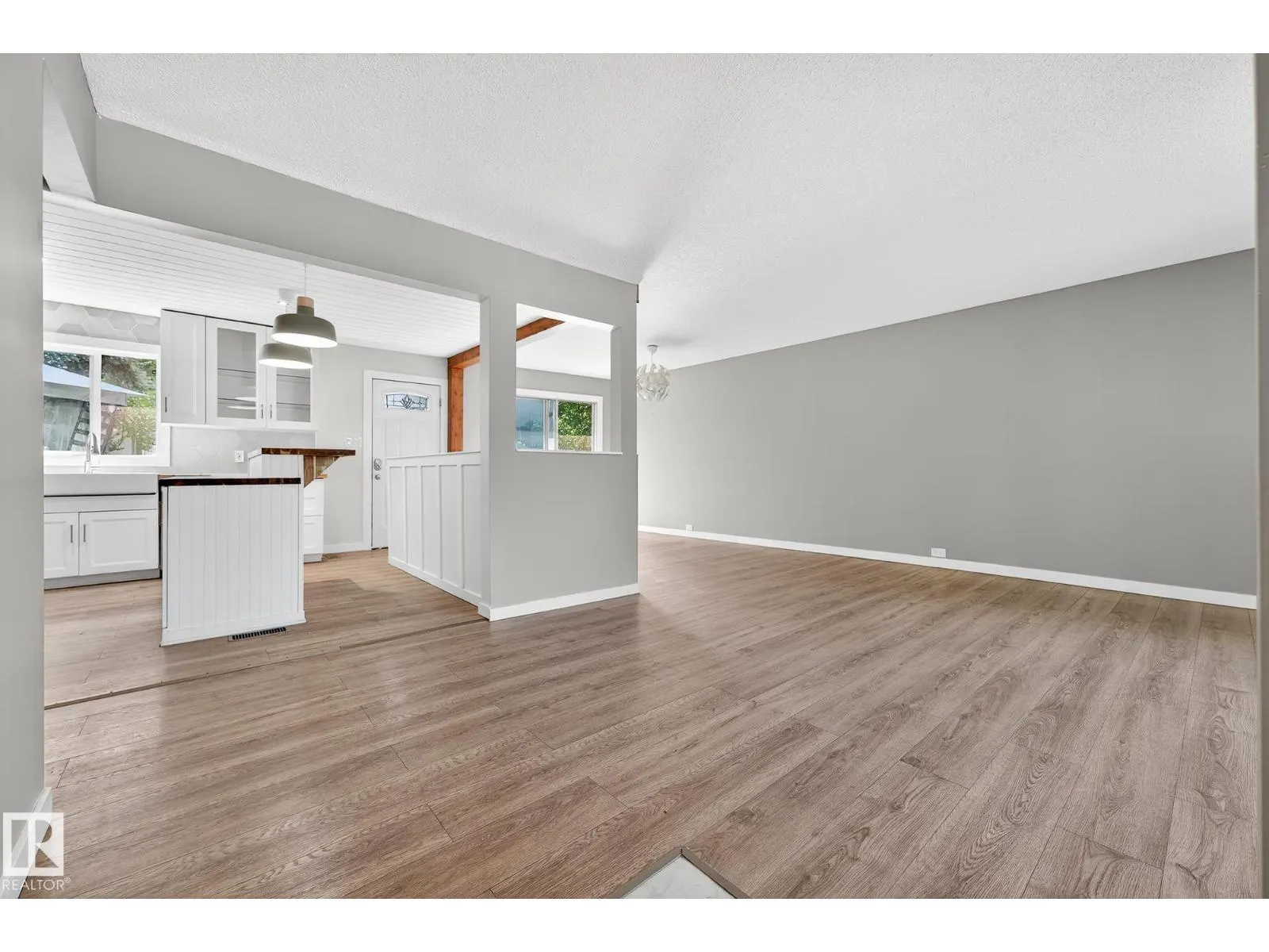 44 MARION DR