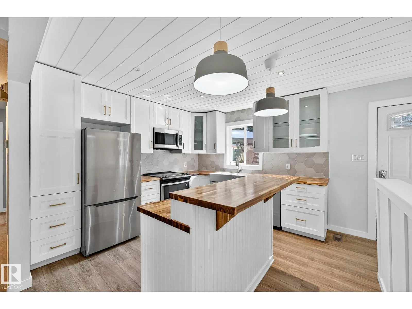 44 MARION DR