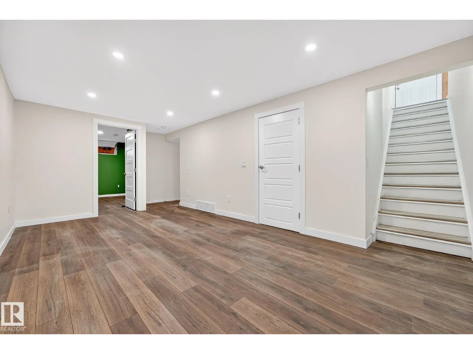 44 MARION DR