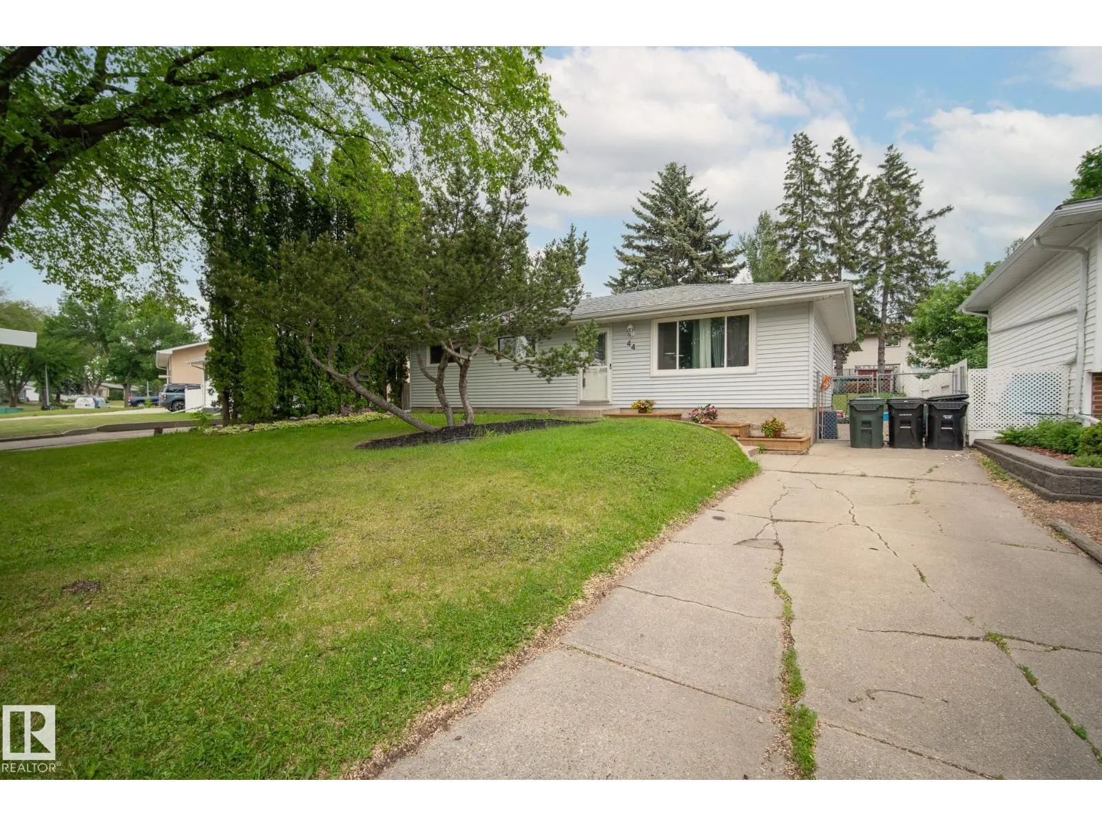 44 MARION DR