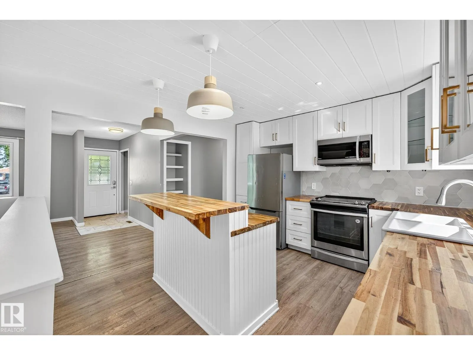 44 MARION DR