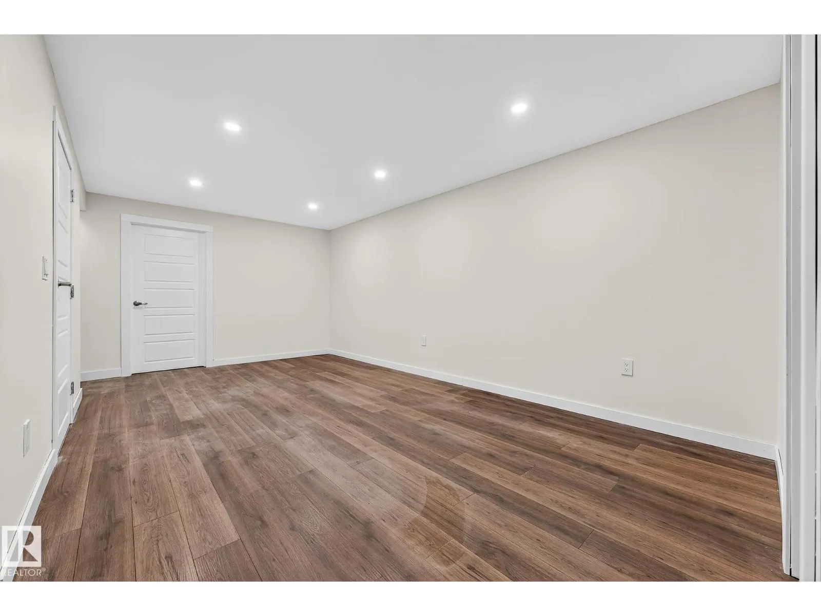 44 MARION DR