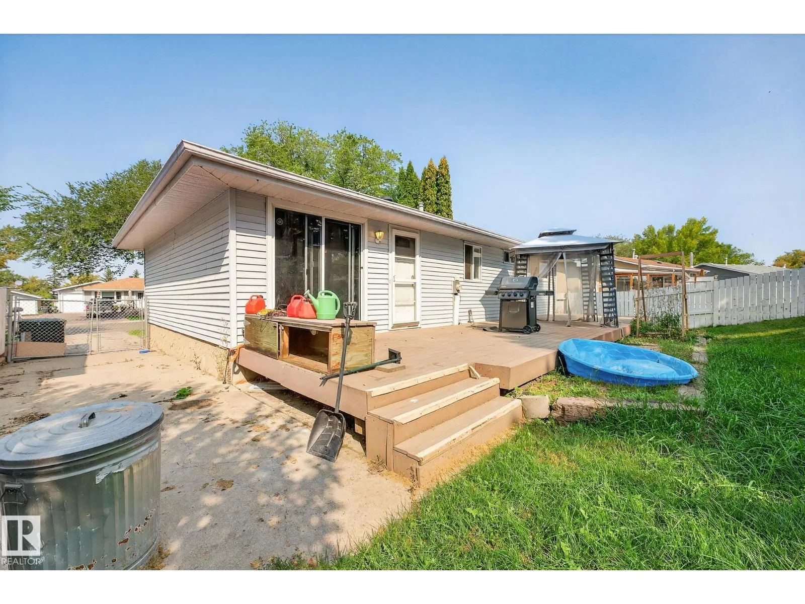44 MARION DR