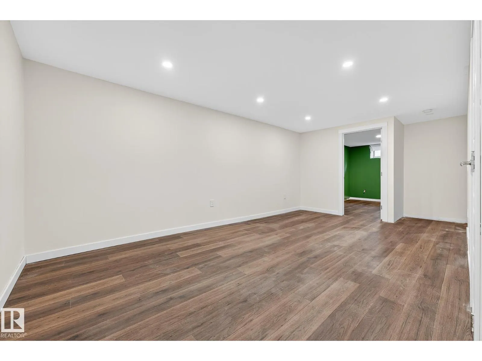 44 MARION DR