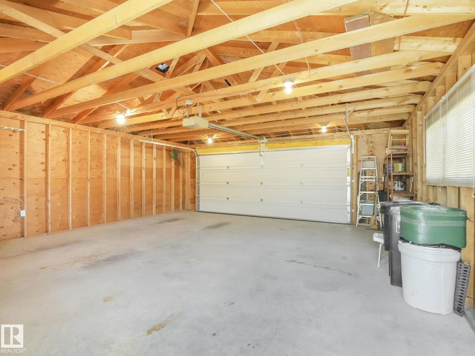 9010 MEADOWLARK RD NW