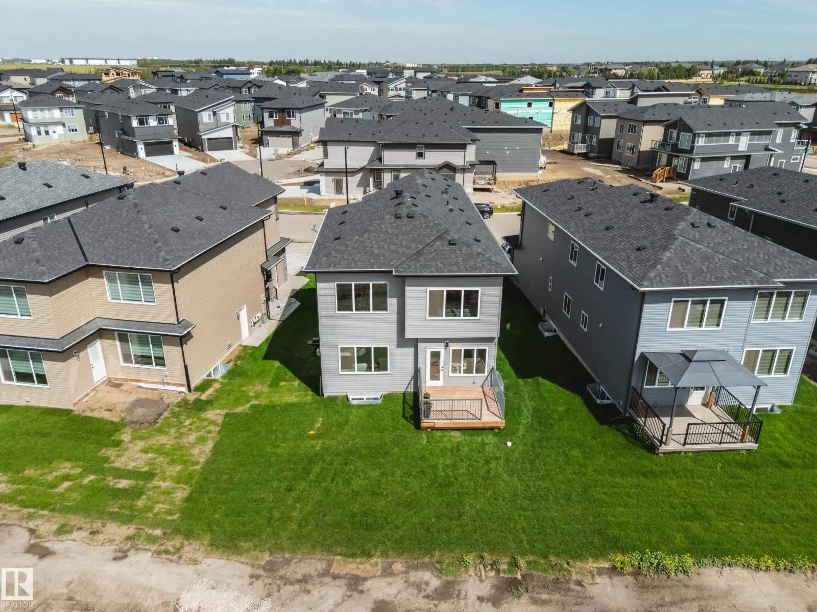 1831 63 AV NE
