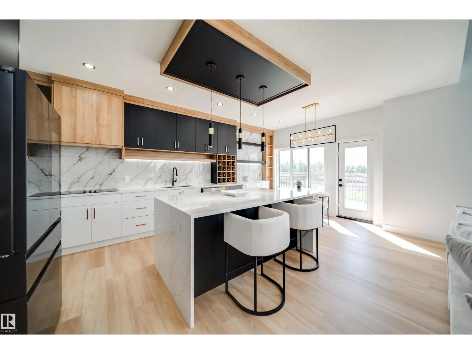 1831 63 AV NE