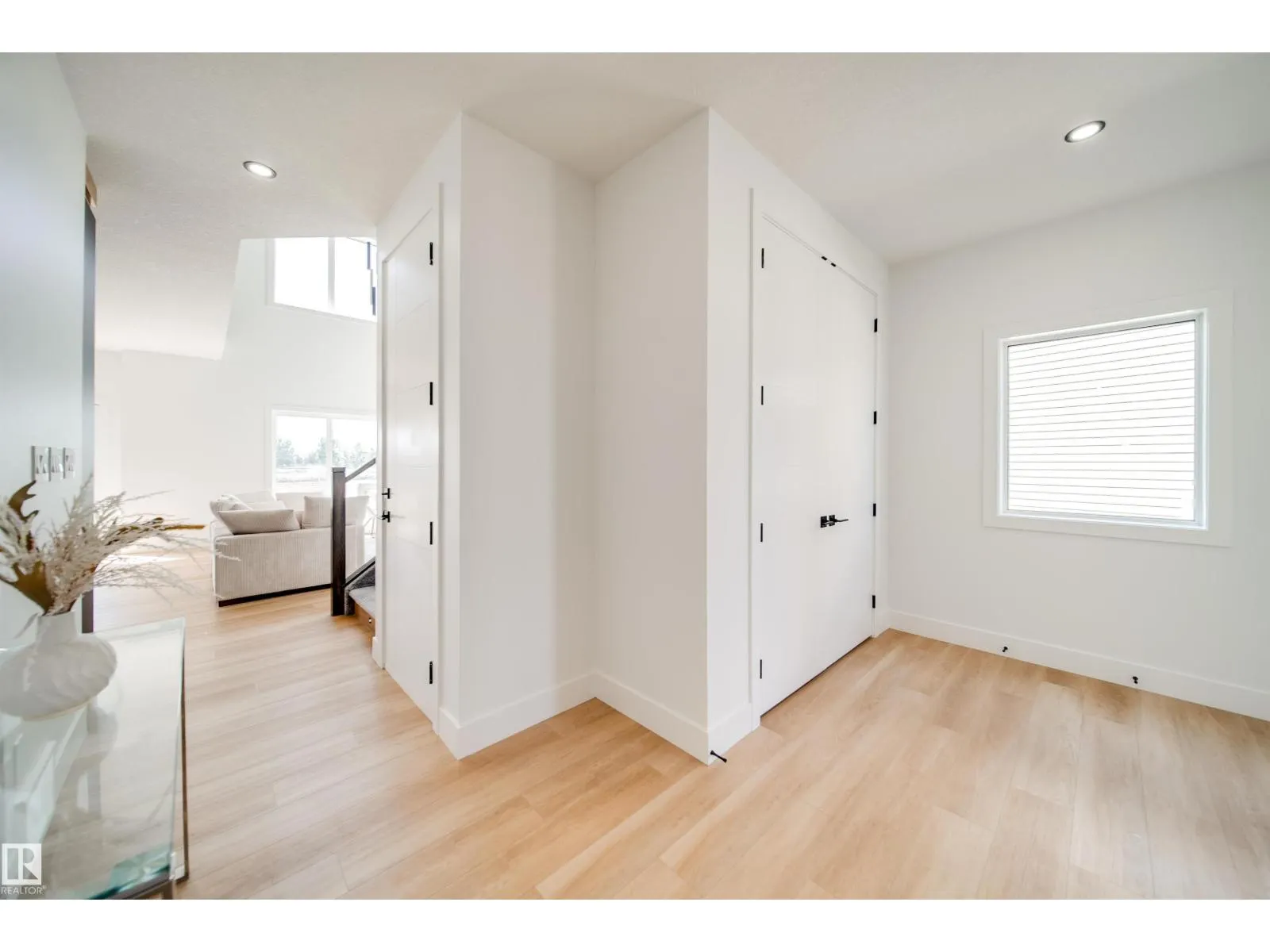 1831 63 AV NE