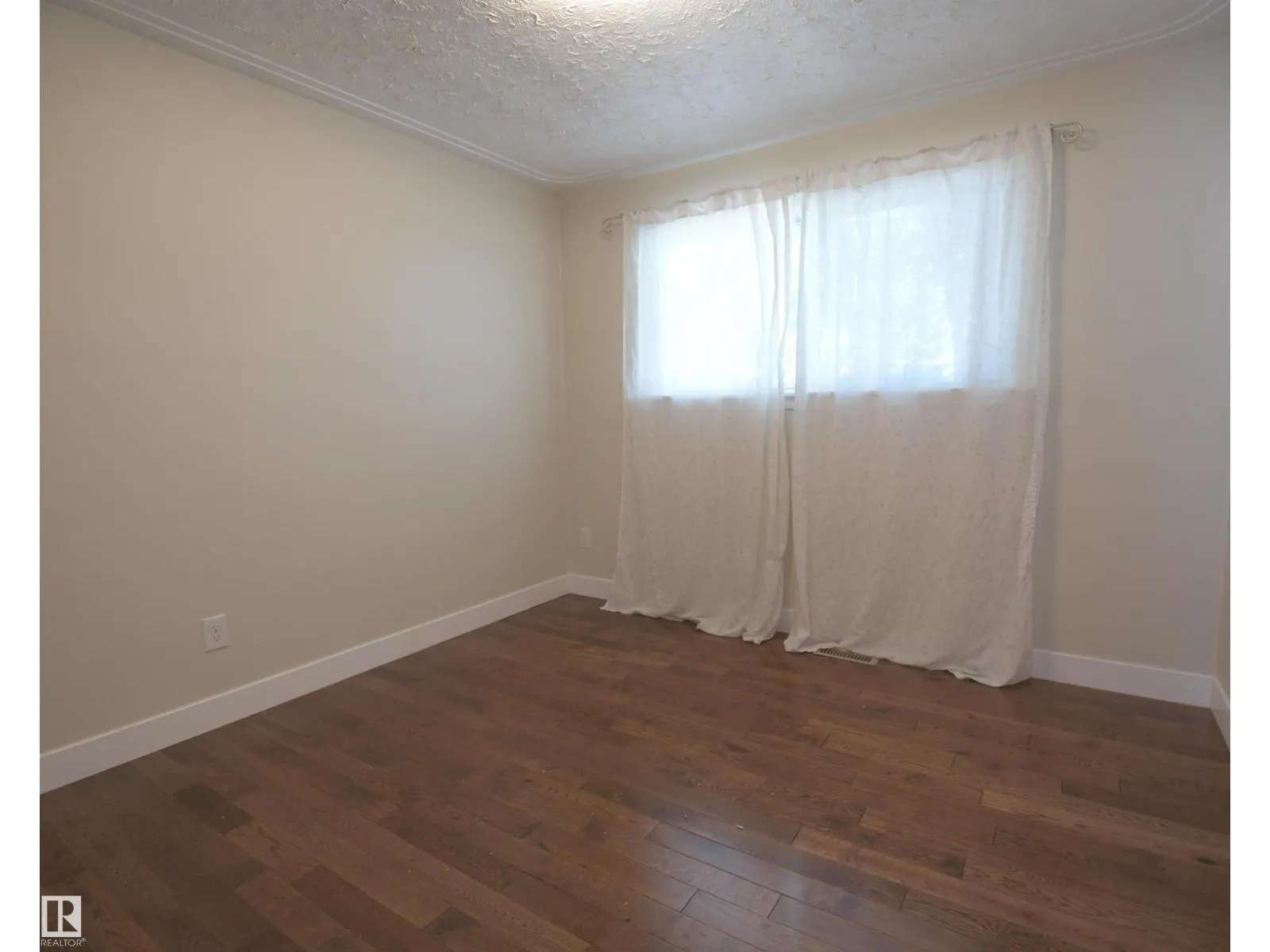 7531 81 AV NW