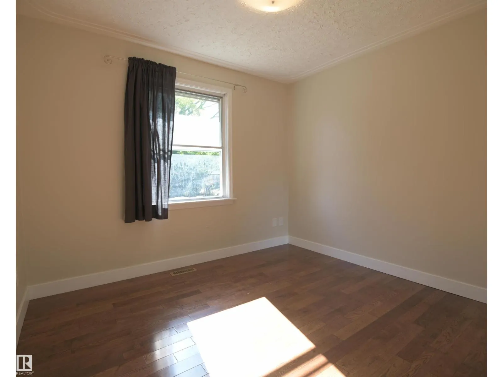 7531 81 AV NW