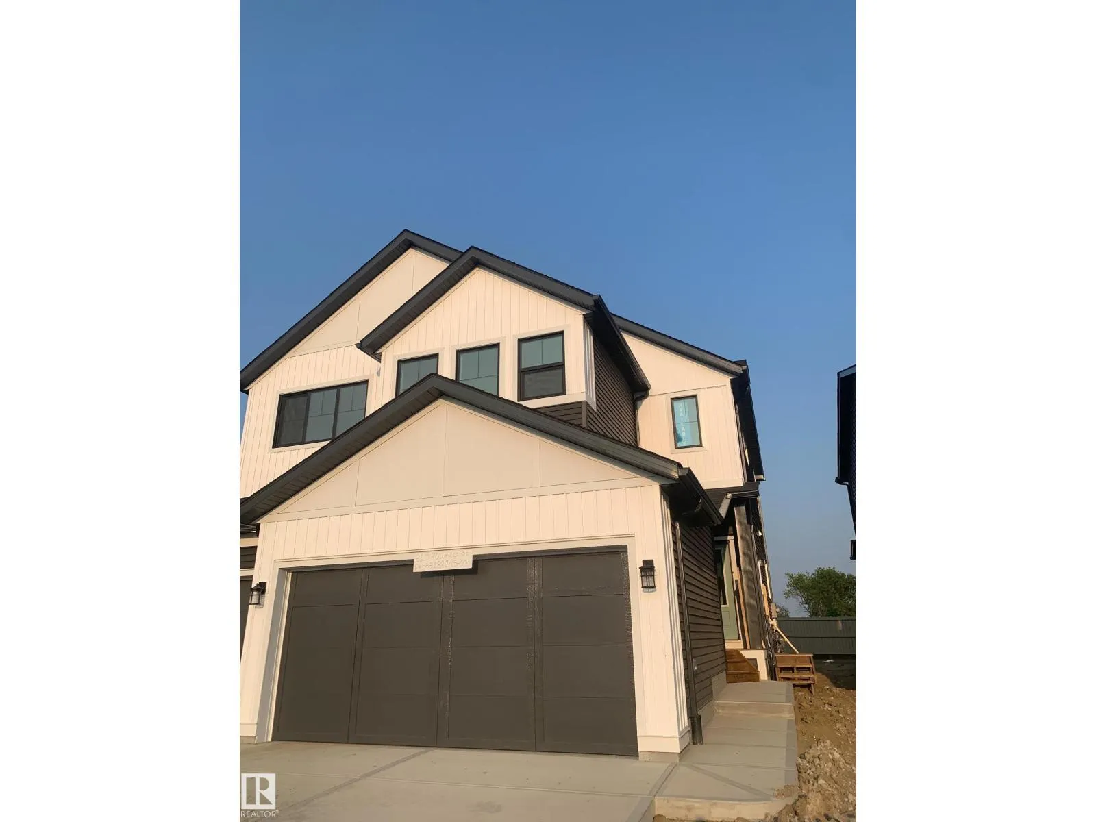 811 Rowan CL SW