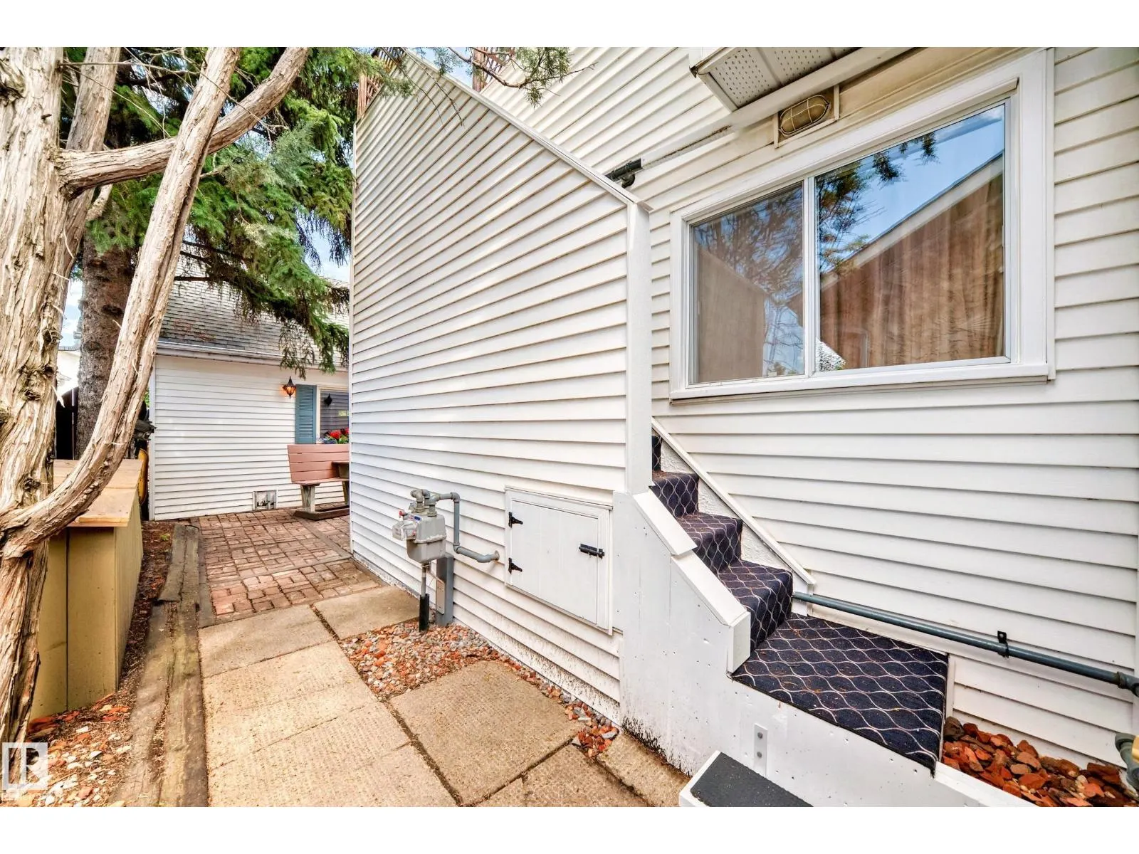 18516 97A AV NW