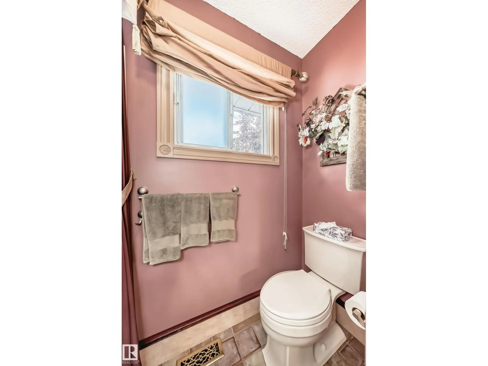 18516 97A AV NW