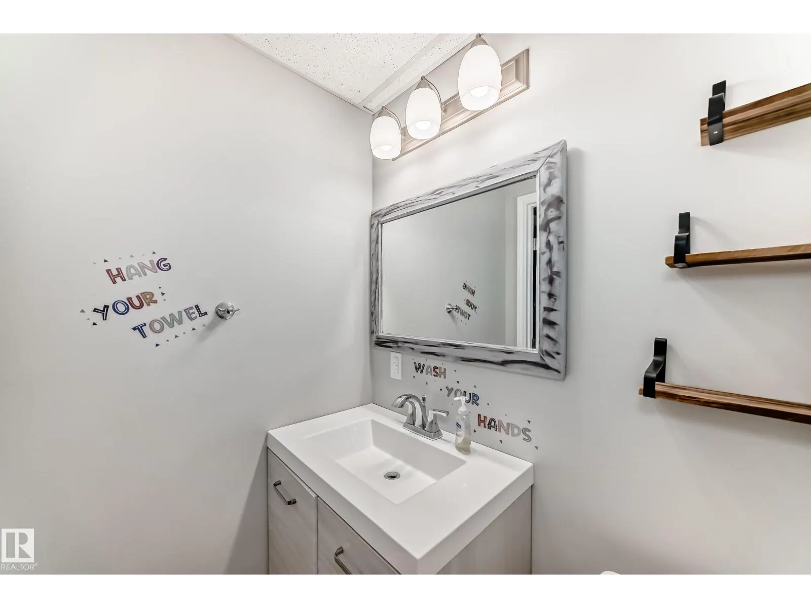 398 SIMMONDS WY