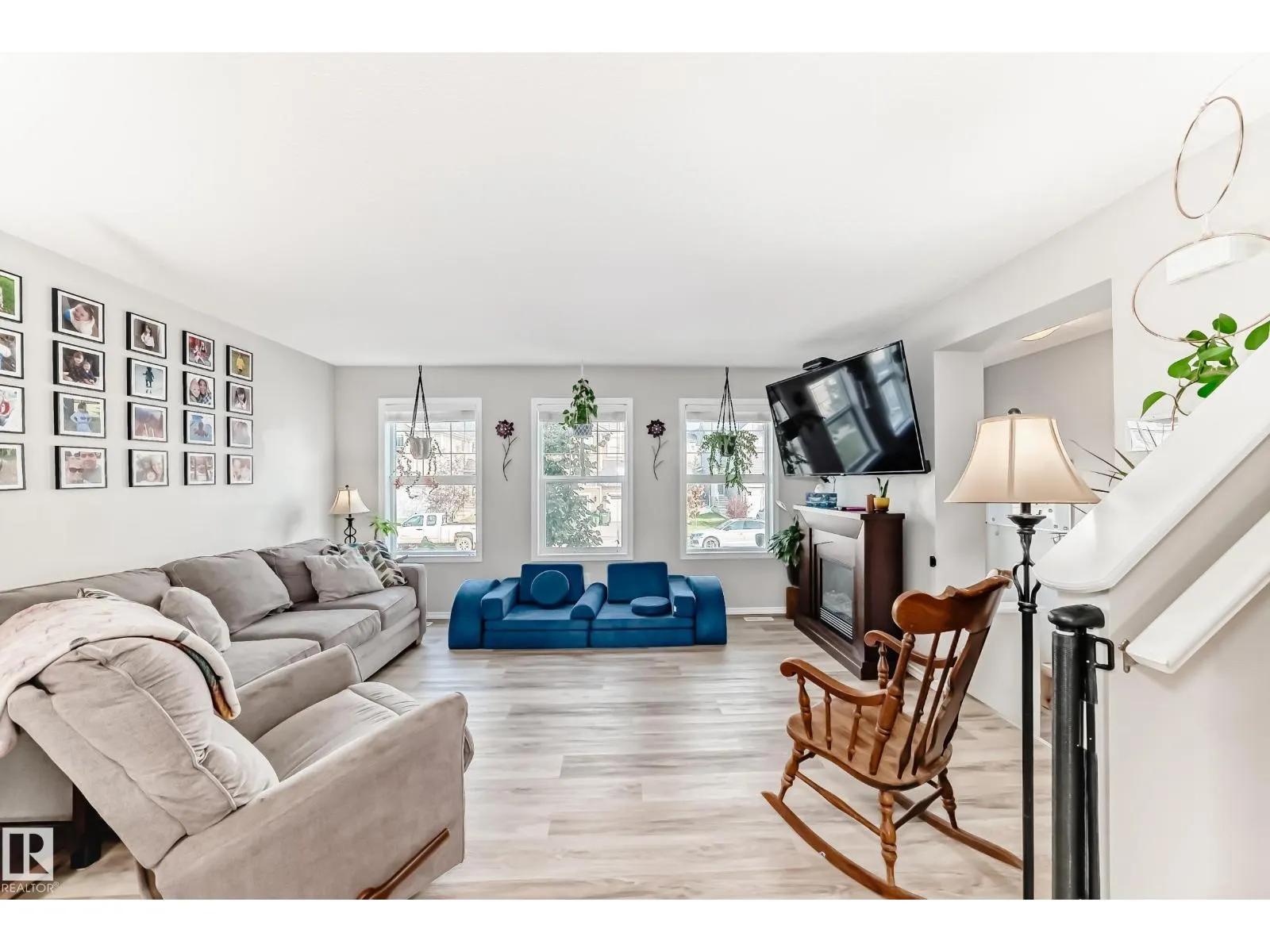 398 SIMMONDS WY