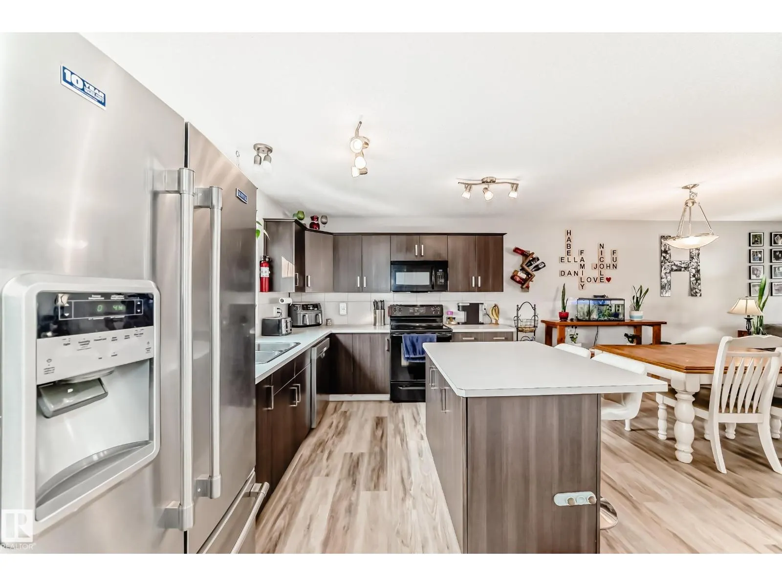 398 SIMMONDS WY