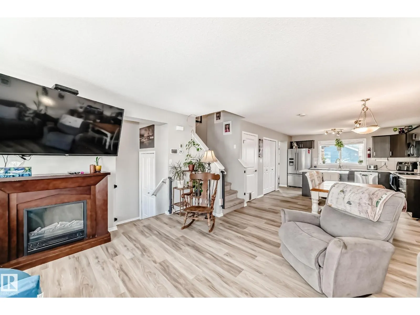 398 SIMMONDS WY