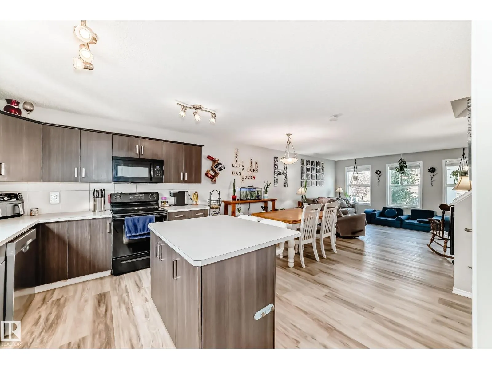 398 SIMMONDS WY