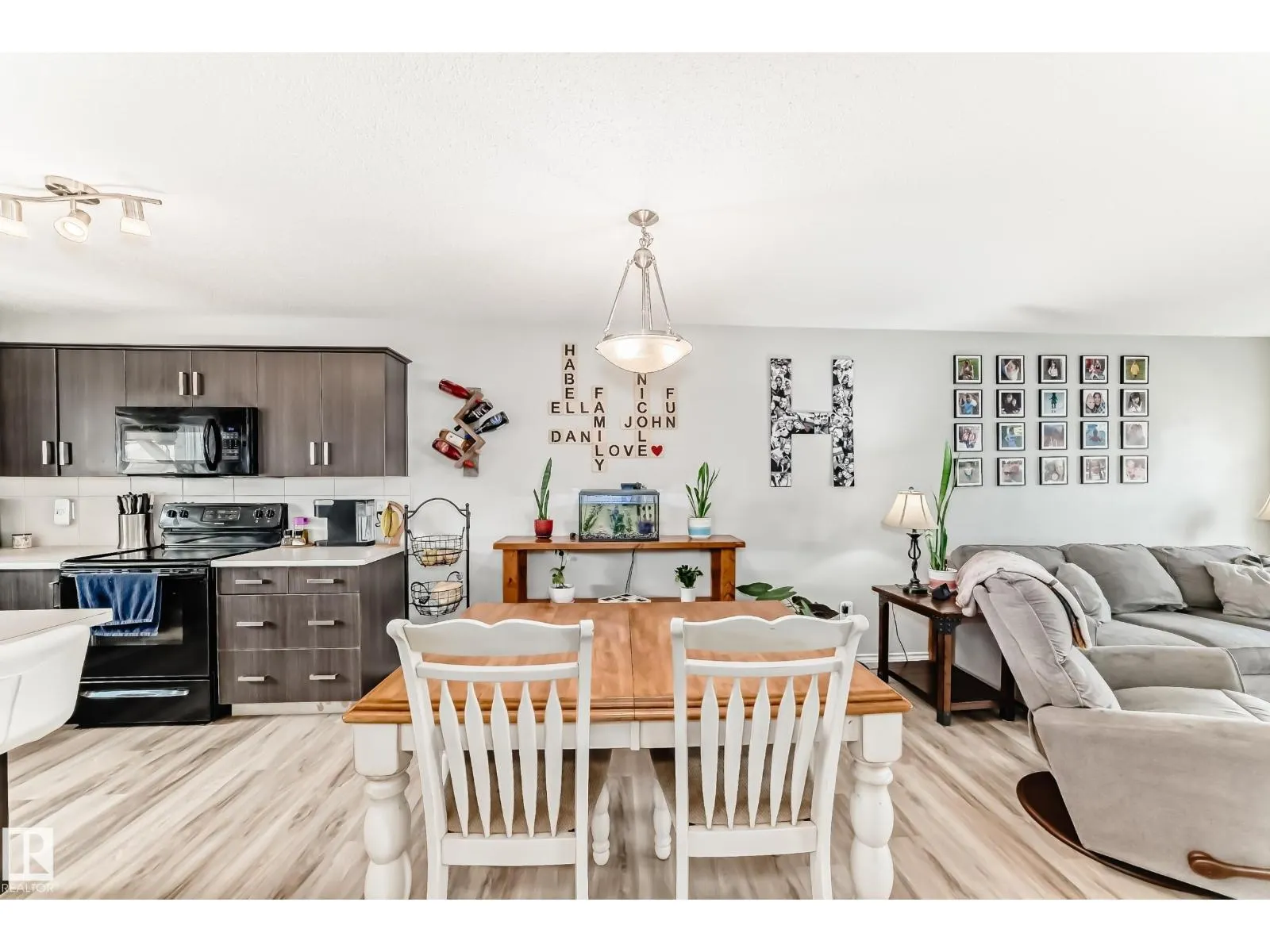 398 SIMMONDS WY