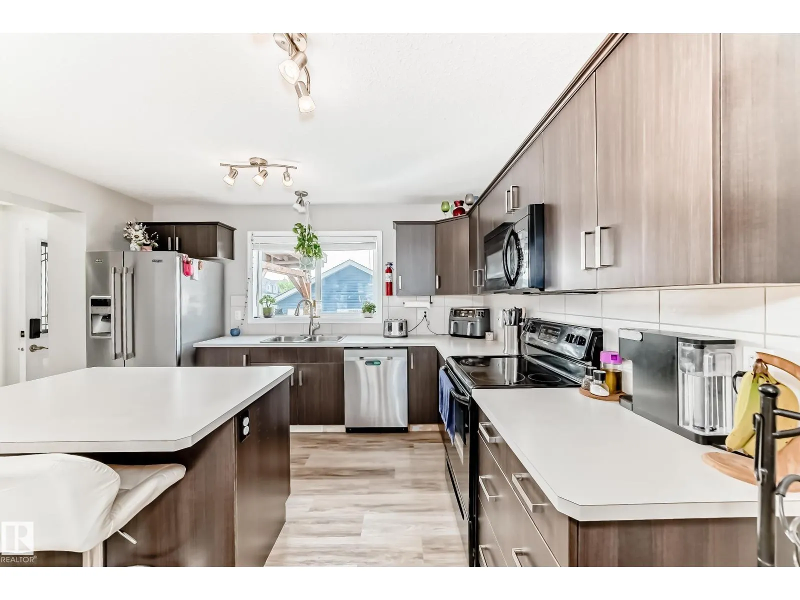 398 SIMMONDS WY