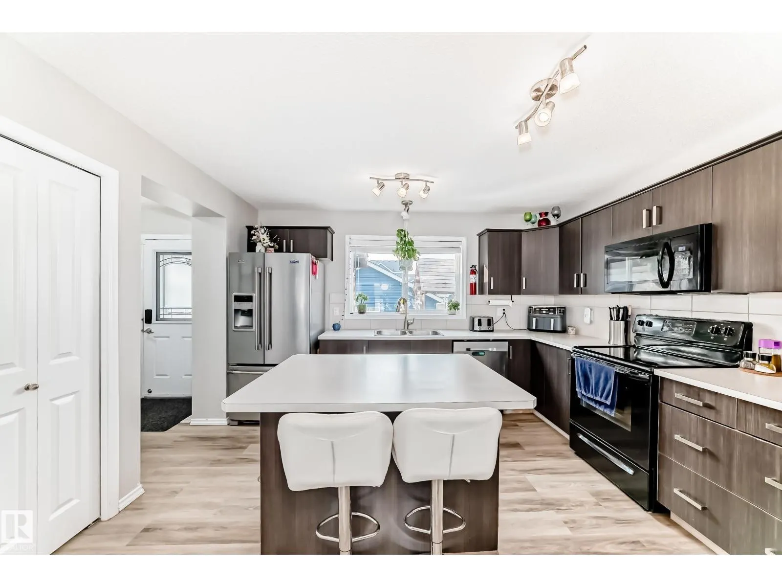 398 SIMMONDS WY