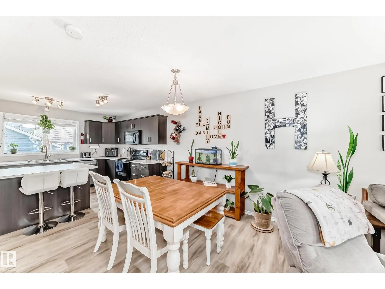 398 SIMMONDS WY