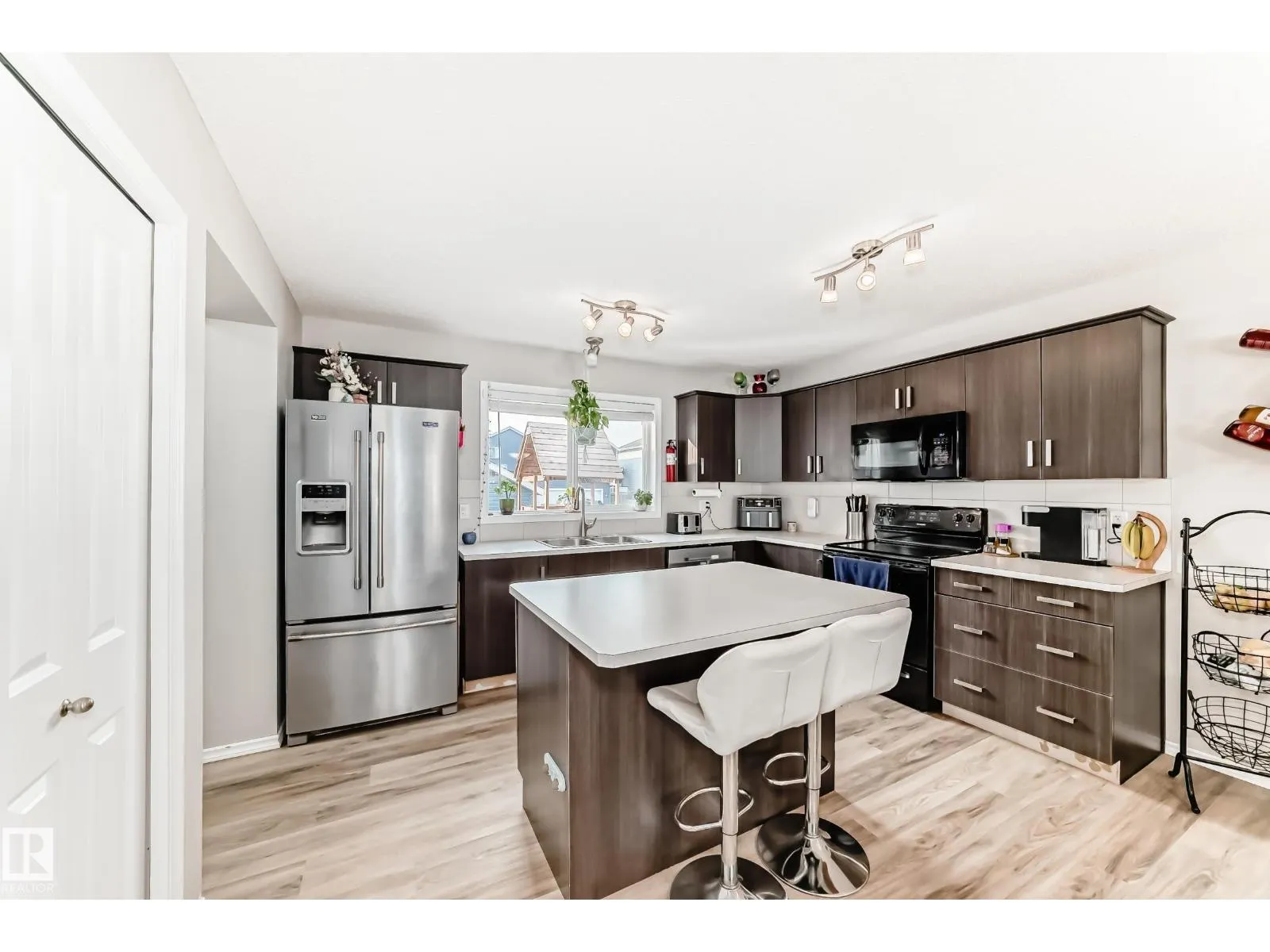 398 SIMMONDS WY