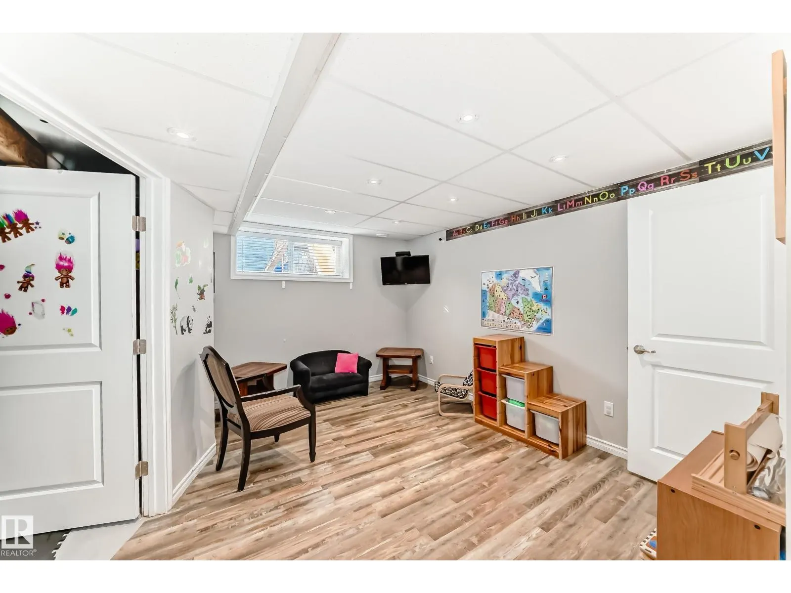 398 SIMMONDS WY