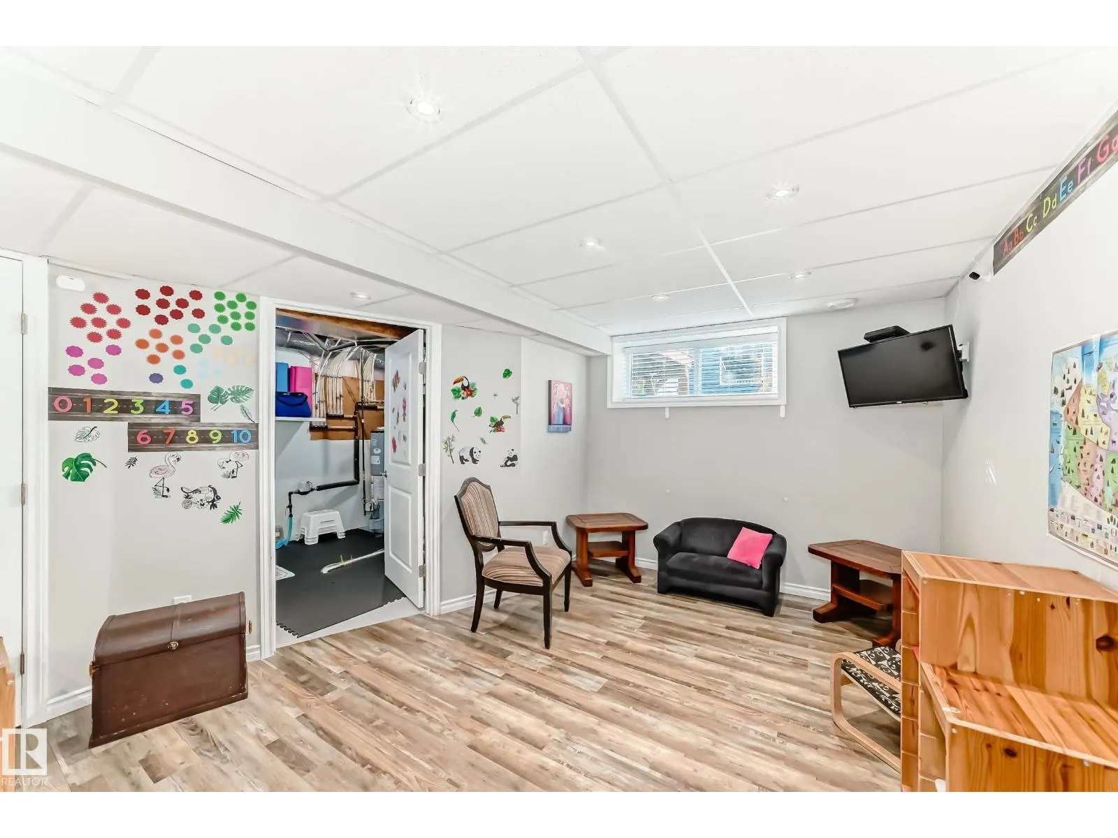 398 SIMMONDS WY
